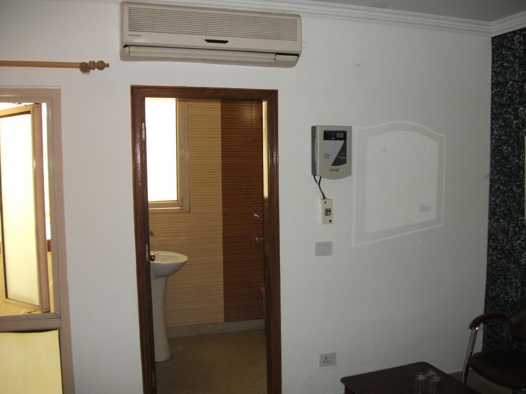 Shalimar Hotel New Delhi Bagian luar foto