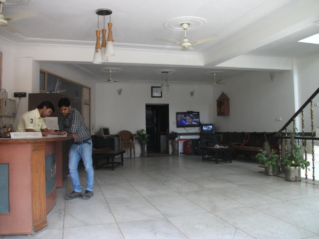Shalimar Hotel New Delhi Bagian luar foto