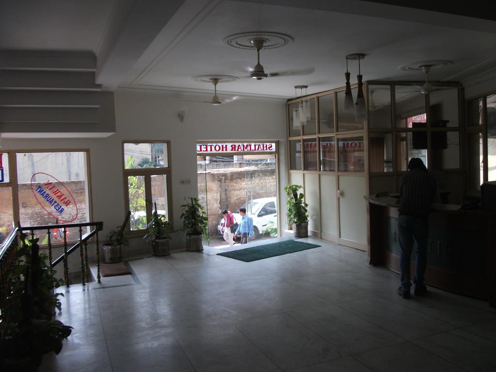 Shalimar Hotel New Delhi Bagian luar foto